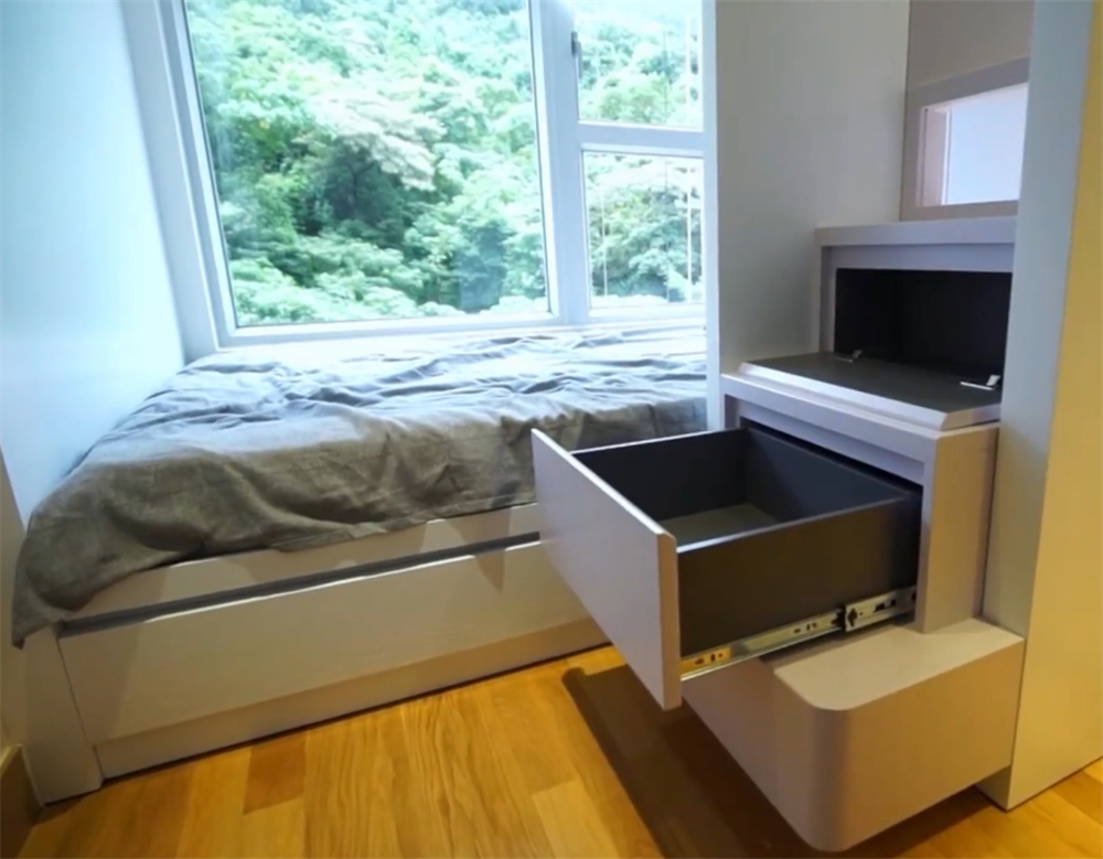 香港一家4口居住110尺劏房,香港一家五口住在豪宅