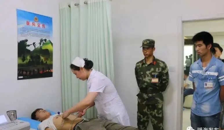 那年我当兵体检，总检女医生说：“准备去翻二郎山吧。”