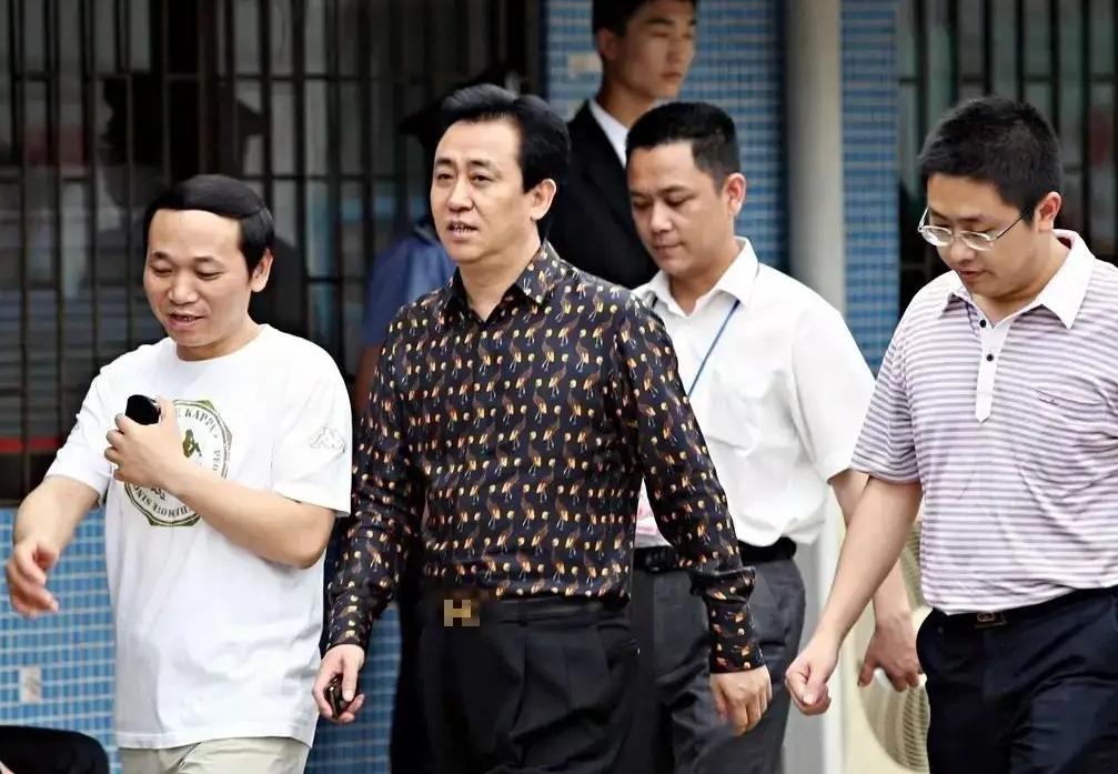 许家印为何从首富变首负,许家印称不能靠贱卖资产还债