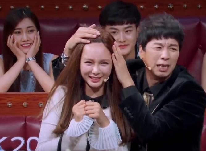 明星逃不过的脱发,明星也秃头还戴假发片