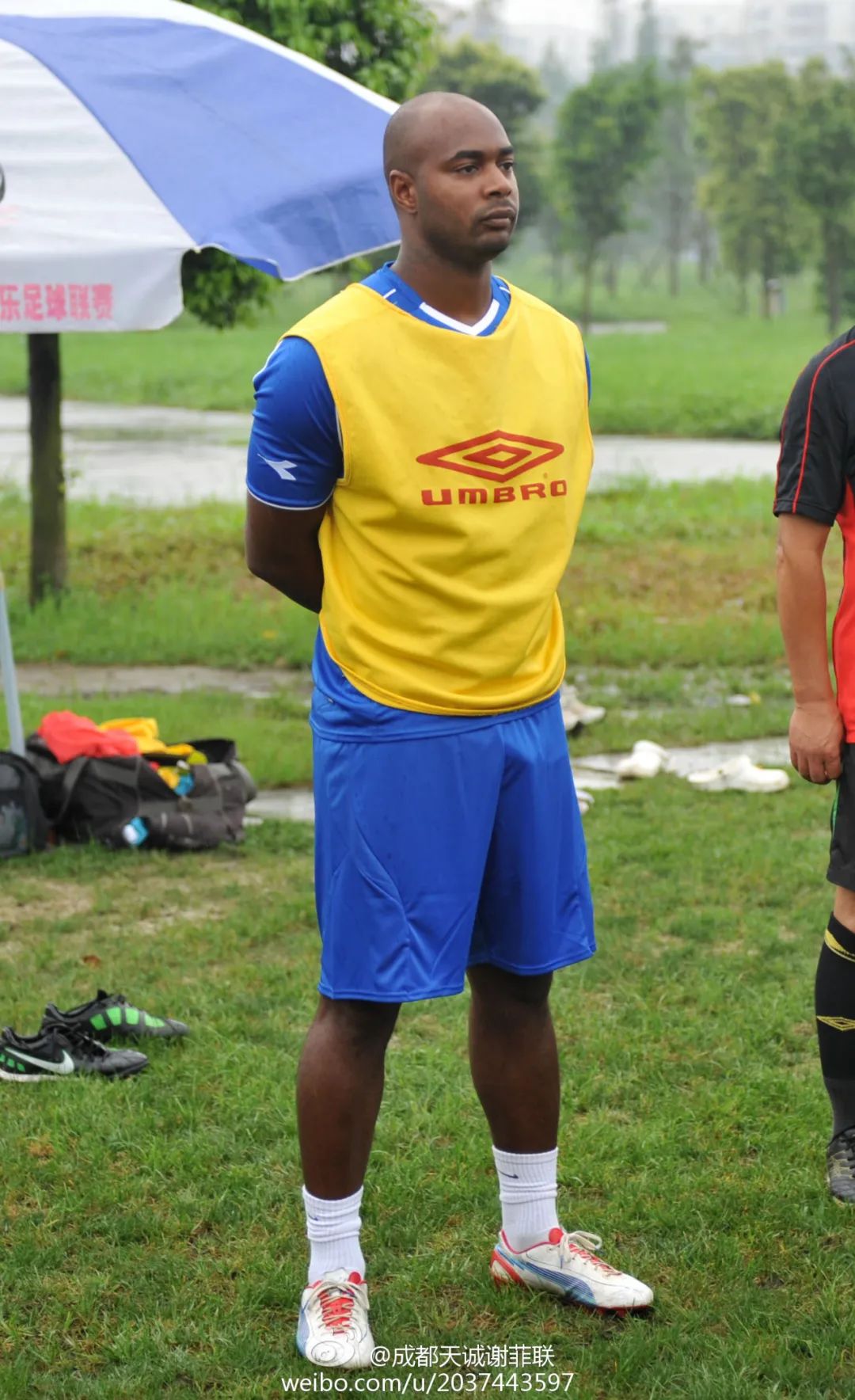 布里斯小传丨年少父亲踢球养家，法甲射手定居成都