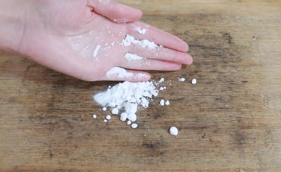 菜板发霉“黑乎乎”怎么办？教你正确的做法，立马干净如新