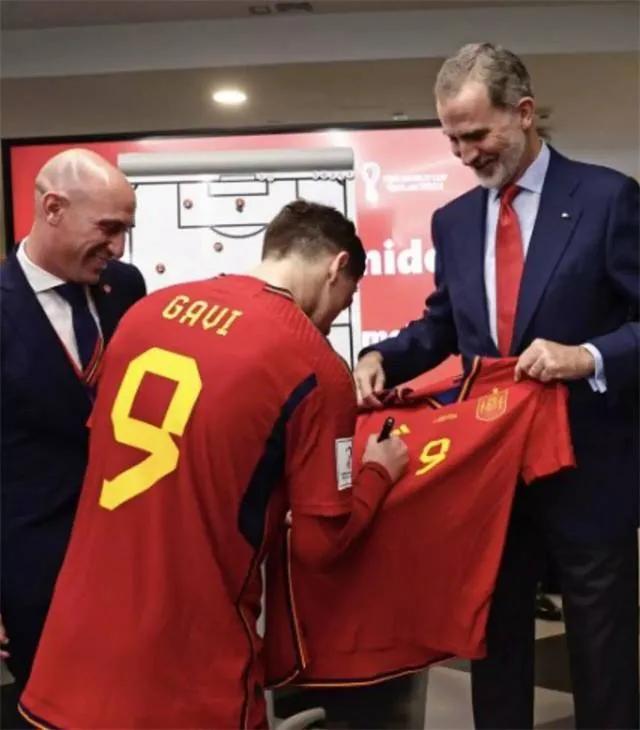 西班牙足球公主,驸马爷足球