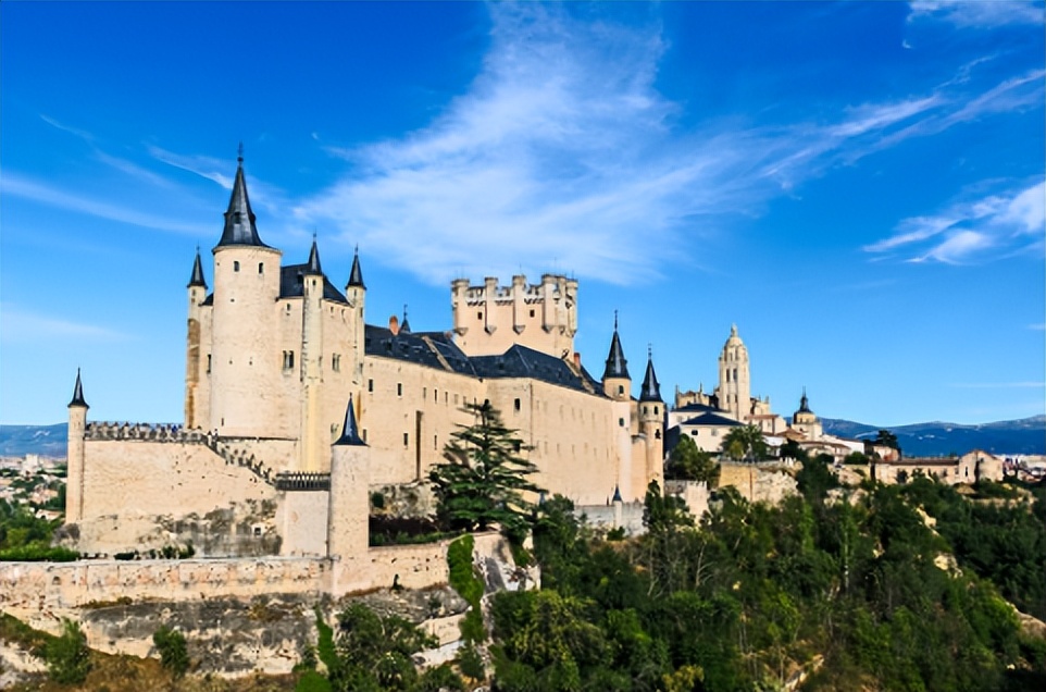 中世纪欧洲城堡防御工事体系,中世纪城堡防御系统