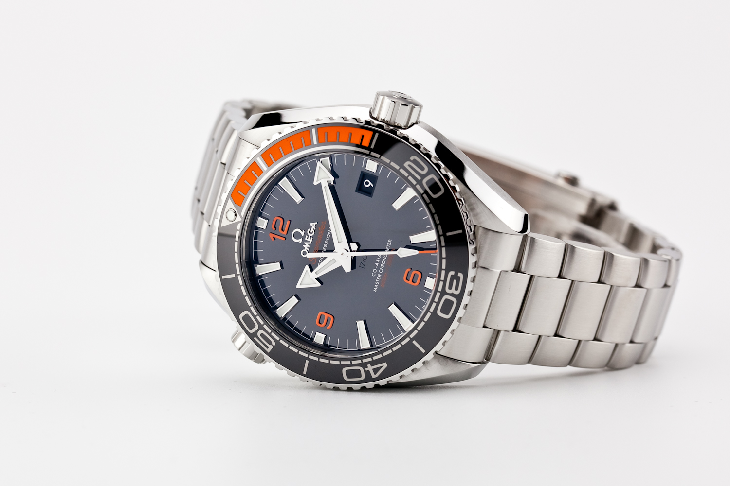 潜水表和普通表哪个好看,2019男士入门级潜水表推荐