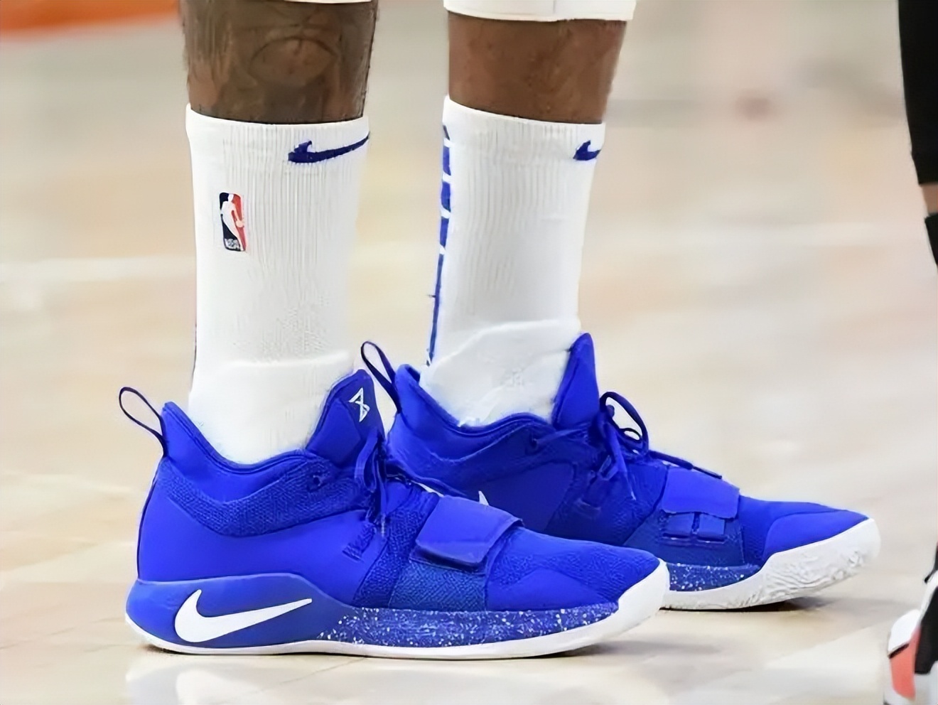 保罗乔治签名战靴pg4测评 (walk thru fire保罗乔治)