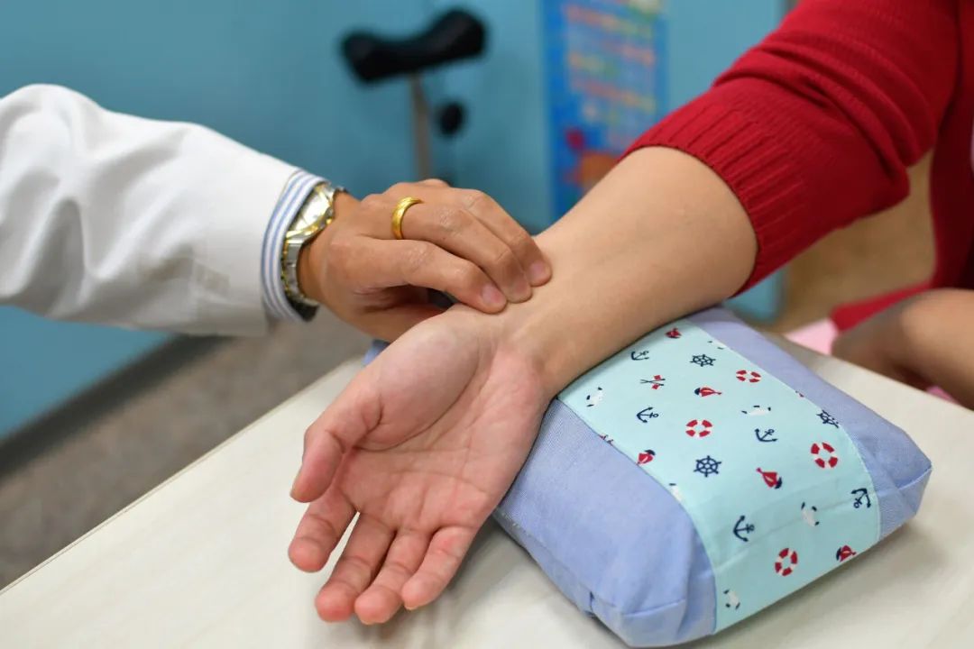 中医小孩老是皮肤痒是什么原因,小孩皮肤老是痒都抓烂了怎么办