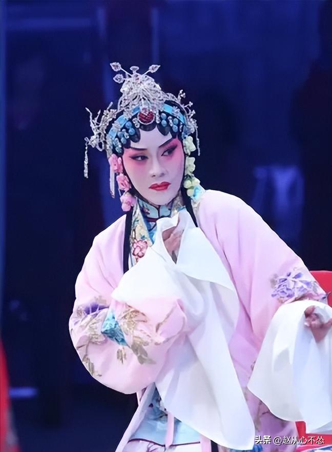 李娜从当红歌到遁入空门,李娜遁入空门是什么意思