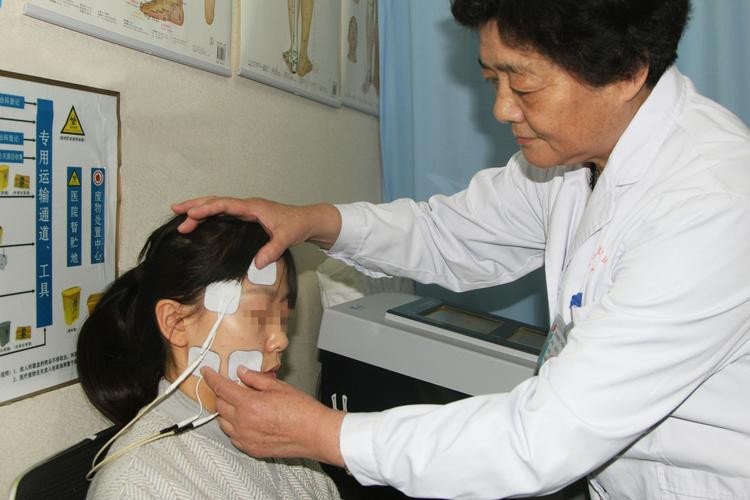 表情不受管理怎么办,表情不受控制是什么病