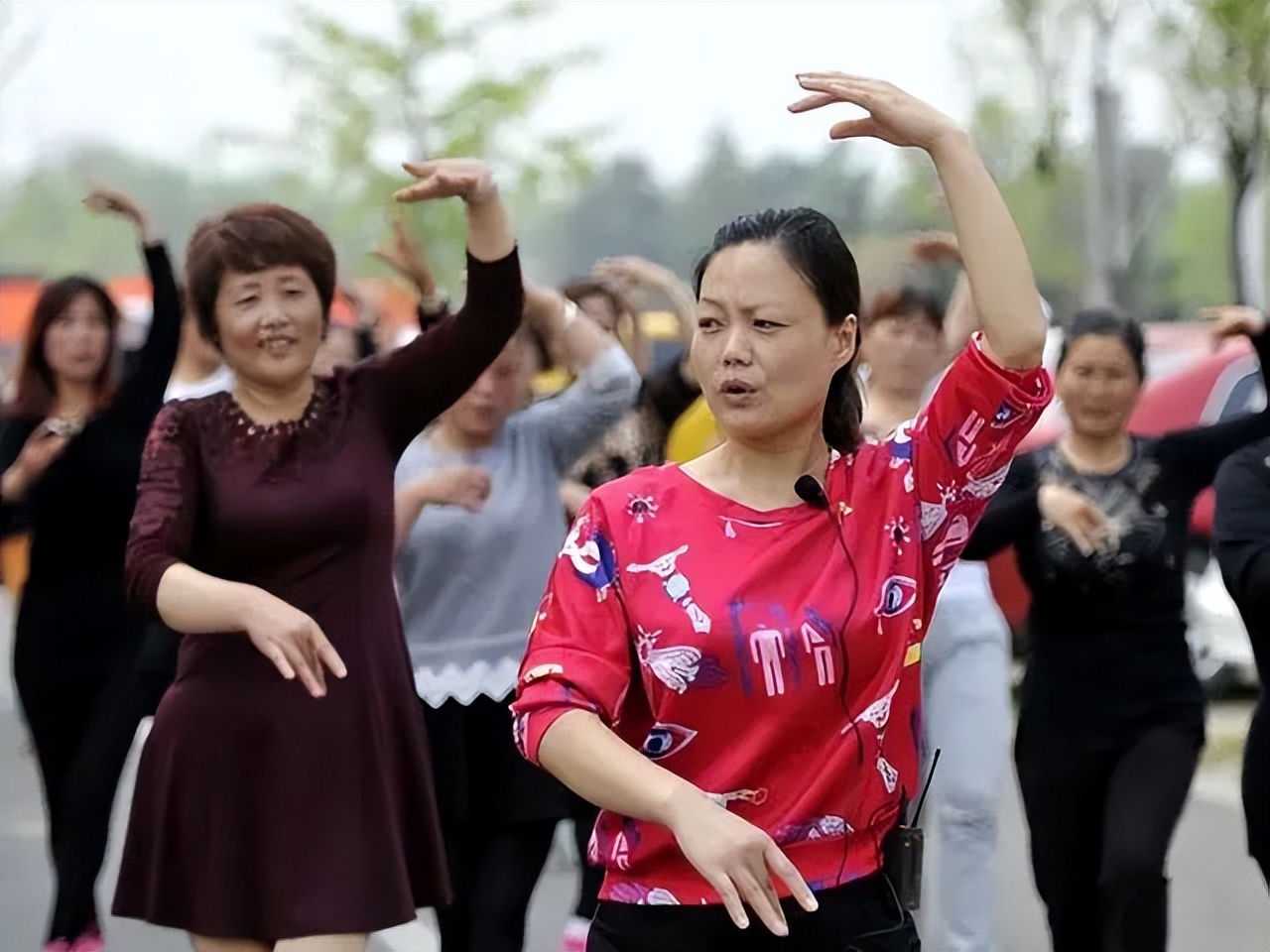 领舞的怎么月入过万,带队领舞为何能月入过万