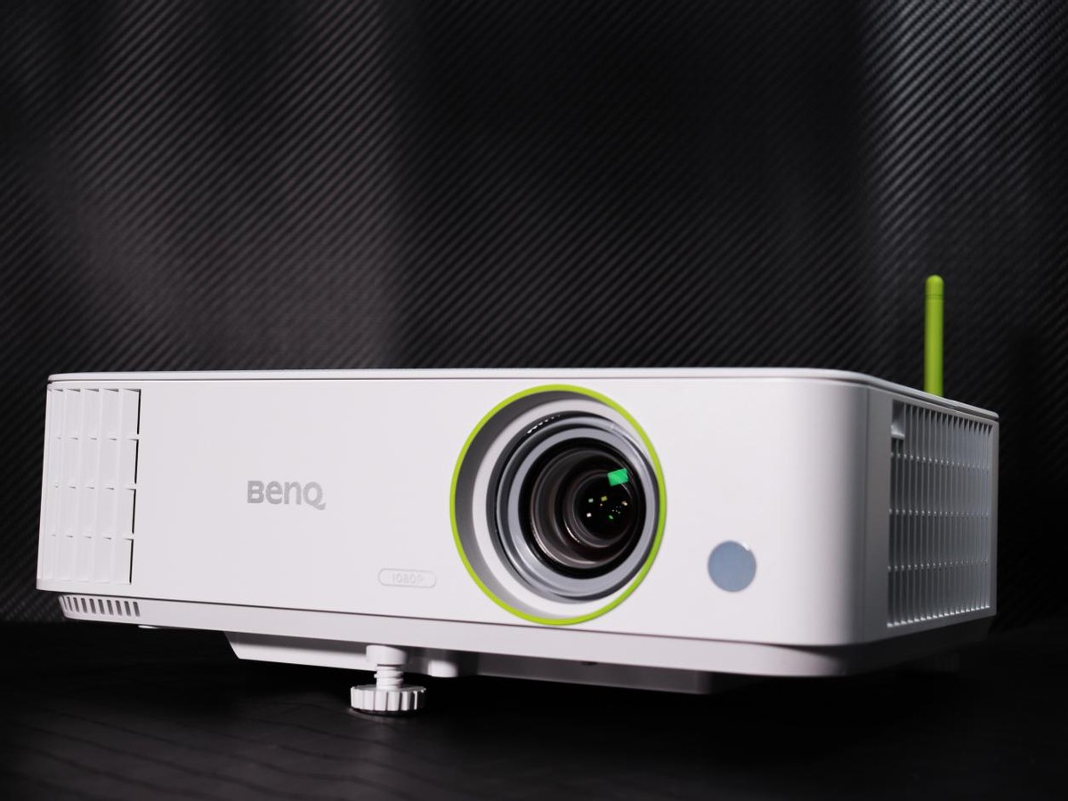 明基e580智能投影仪快速上手体验,爱普生tw5700tx和明基e582