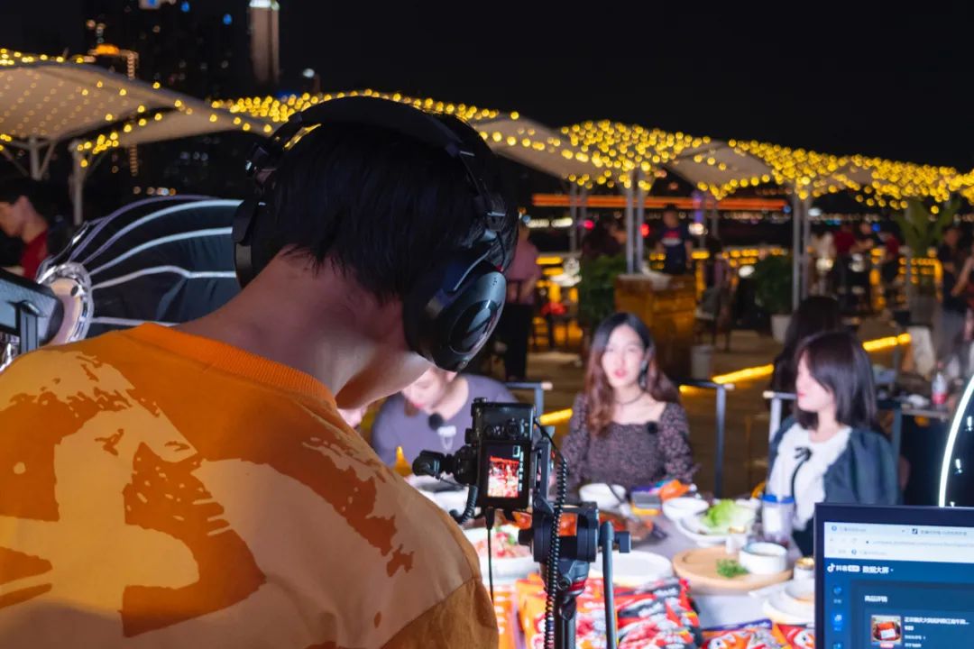 罗德麦克风一拖二监听使用方法,罗德麦克风日常使用