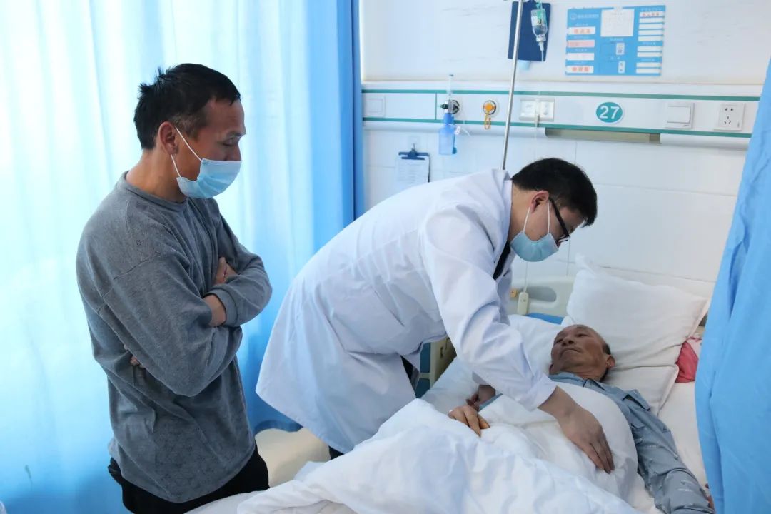 郑大一附院专家教授莅临鹿邑真源医院开展故乡行义诊讲座活动