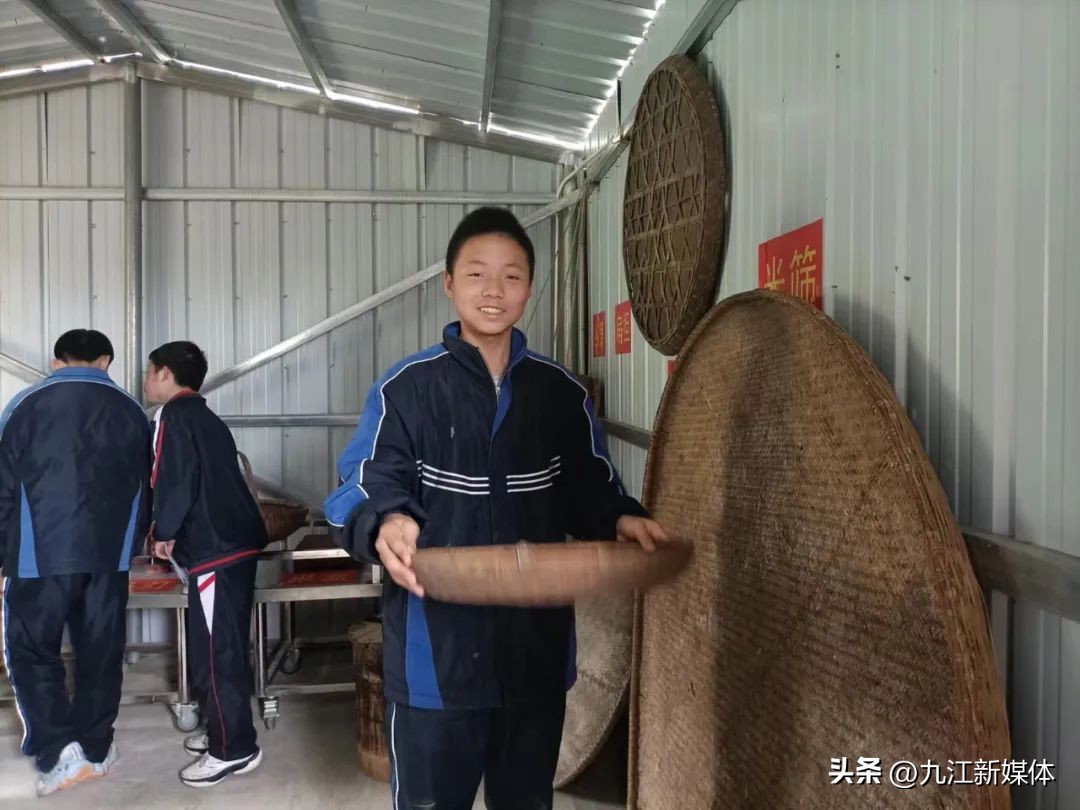 湖口学宫举行孔子圣像揭幕仪式,彭泽县令陶渊明雕像