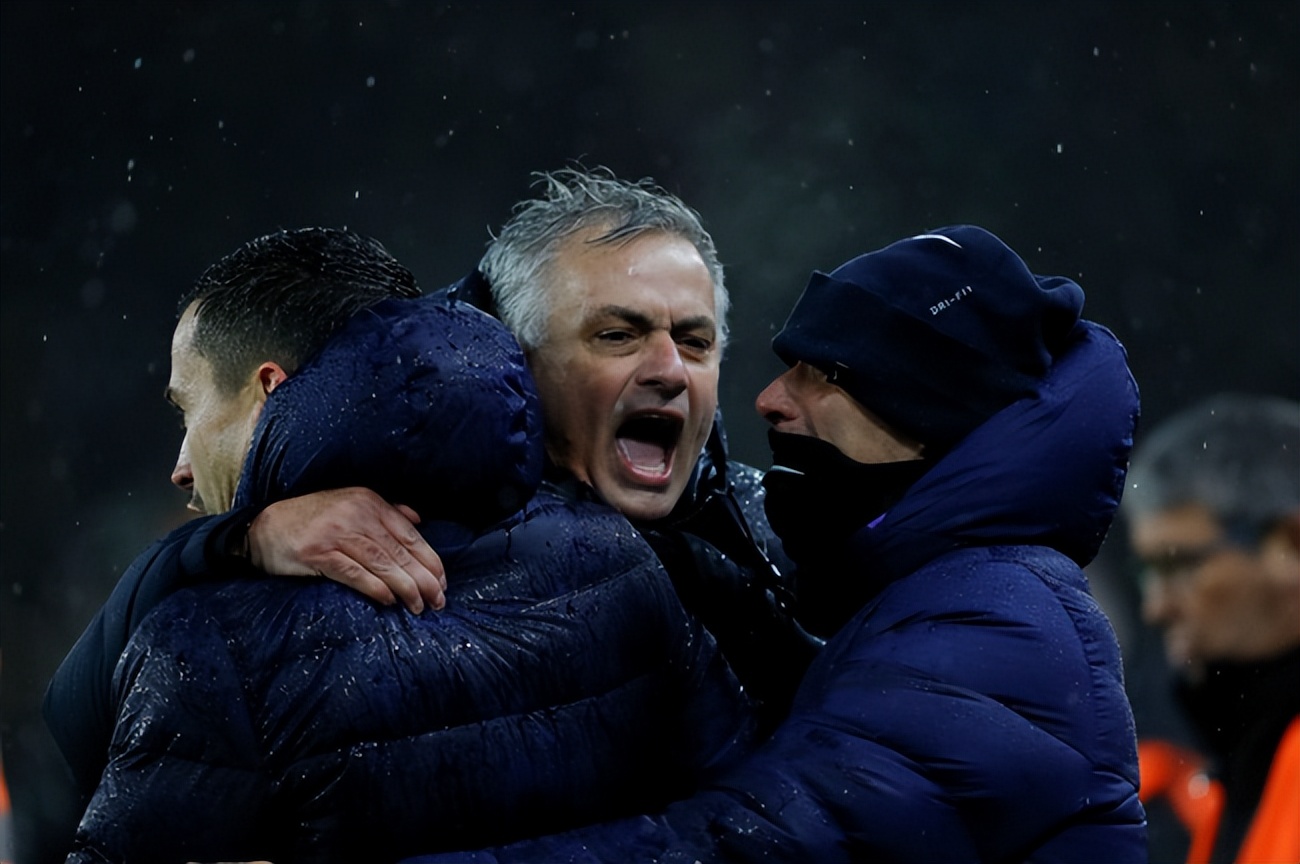 穆里尼奥狂人怒喷裁判事件,穆里尼奥丢冠后怒喷裁判