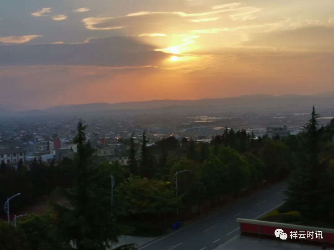 传承红色精神争做时代楷模,传承红色基因争做新时代标兵