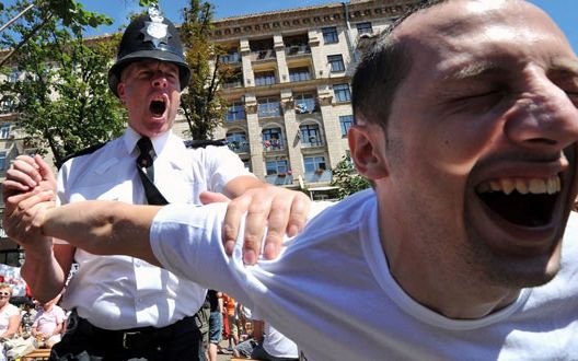 足球比赛最严重的受伤事件,足球比赛10大惨案