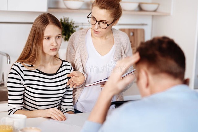 女儿出嫁要多少彩礼合适,女儿出嫁父母给多少嫁妆合适