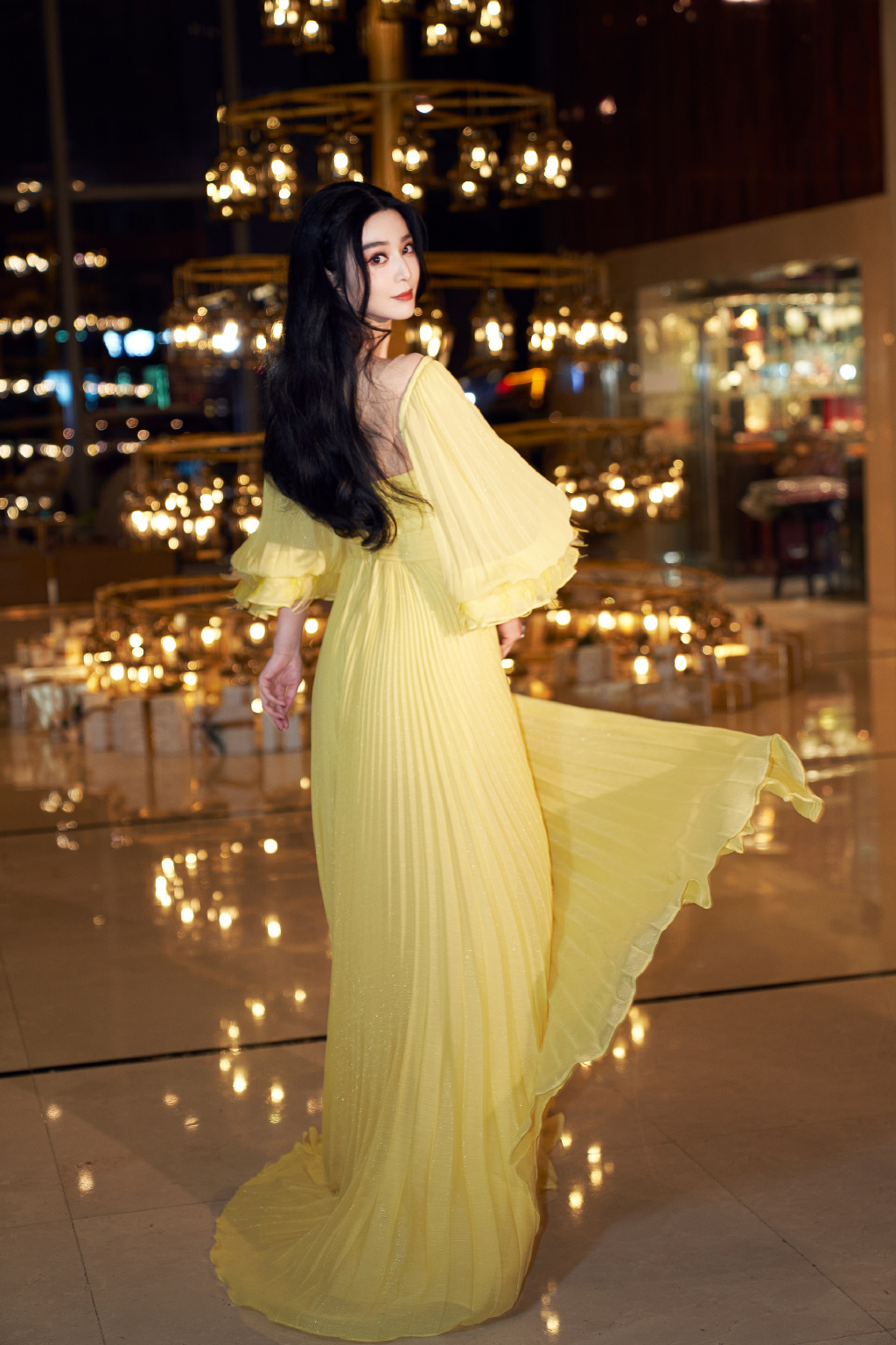 范冰冰戴白色假发玩自拍,范冰冰高清近镜头混剪