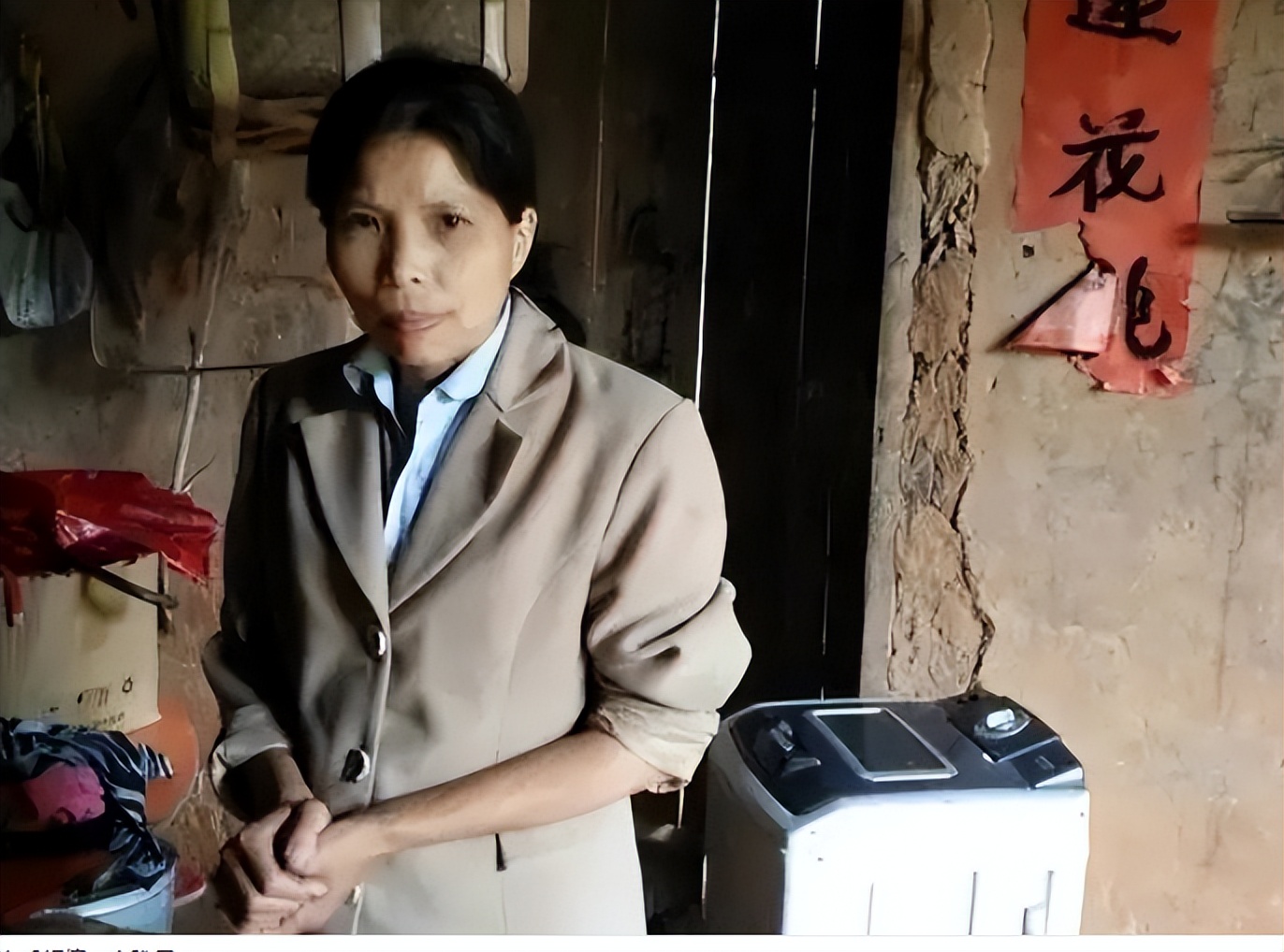 刘强东师妹伍继红为什么成低保户,刘强东和章泽天是原配吗