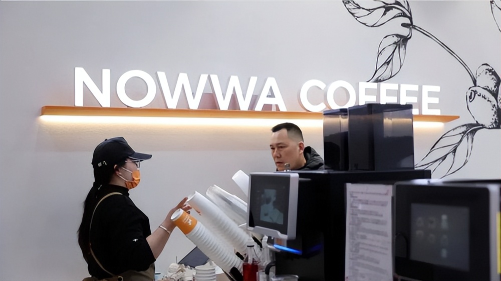 服装高手转行做咖啡，靠“下一个瑞幸”挪瓦咖啡月营收12万！