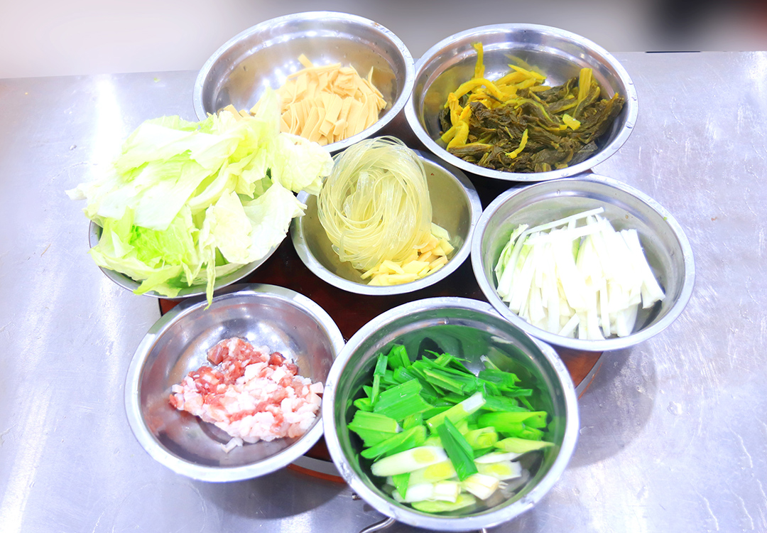 中老年人常吃五种食物补钙最好,中老年人喝牛奶还是奶粉补钙好