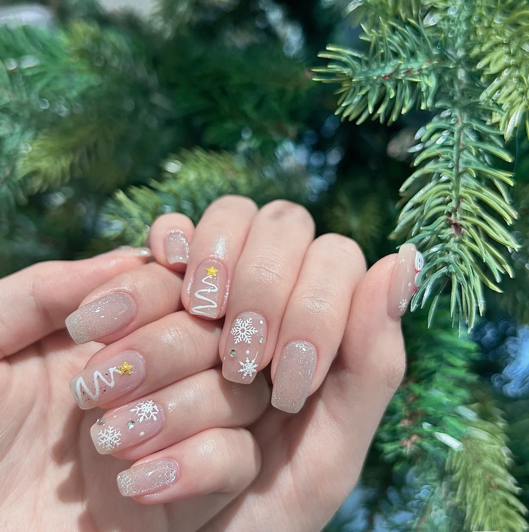 最美圣诞美甲来了:无敌显手白!