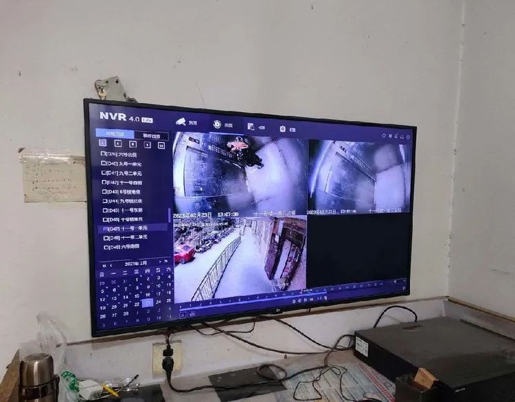 城管值守队员热心助智障人士回家,三桥街道启航社区网格员