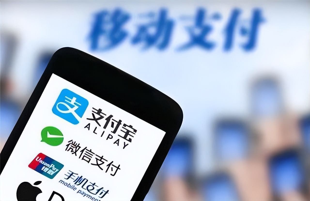 人民币崛起：挑战美元霸权的全球经济格局