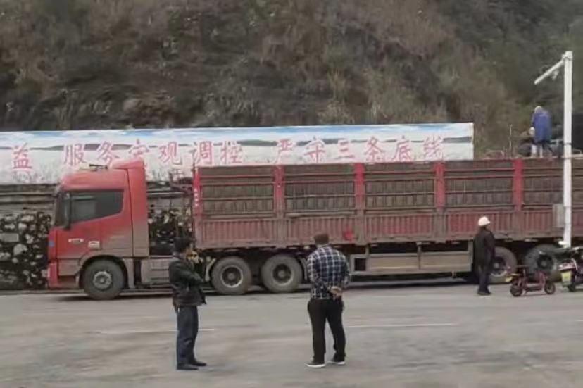 告别打工重回自产自销农村生活,告别家乡去打工挣钱回来过年