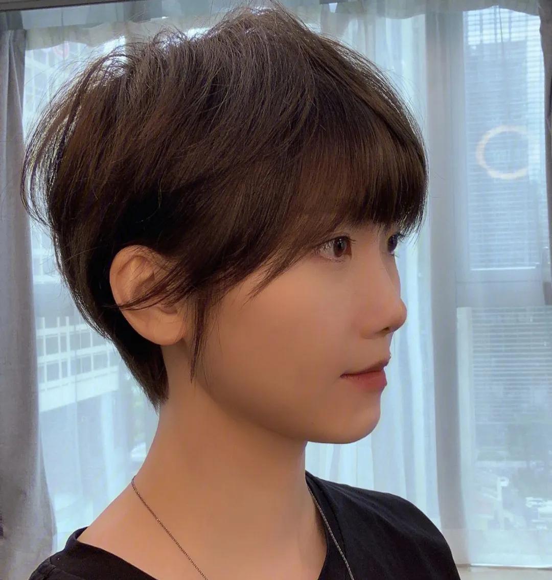 今年最流行的短发型减龄容易打理,发量多减龄短发30款个性洋气短发