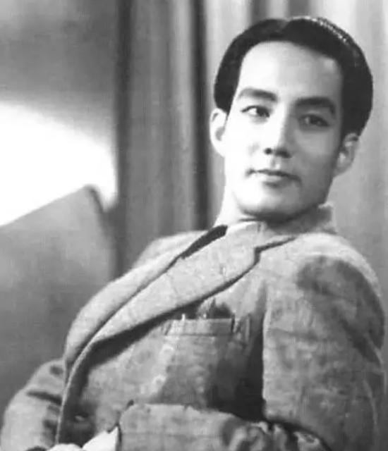 1940年,毛*东泽**为冼星海送行,嘱咐道:护照上不要写真实姓名