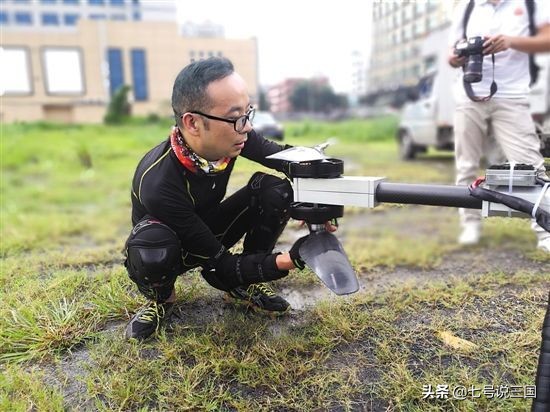 湖南农民花光积蓄，研发“飞行摩托车”，试飞1564次后成功上天