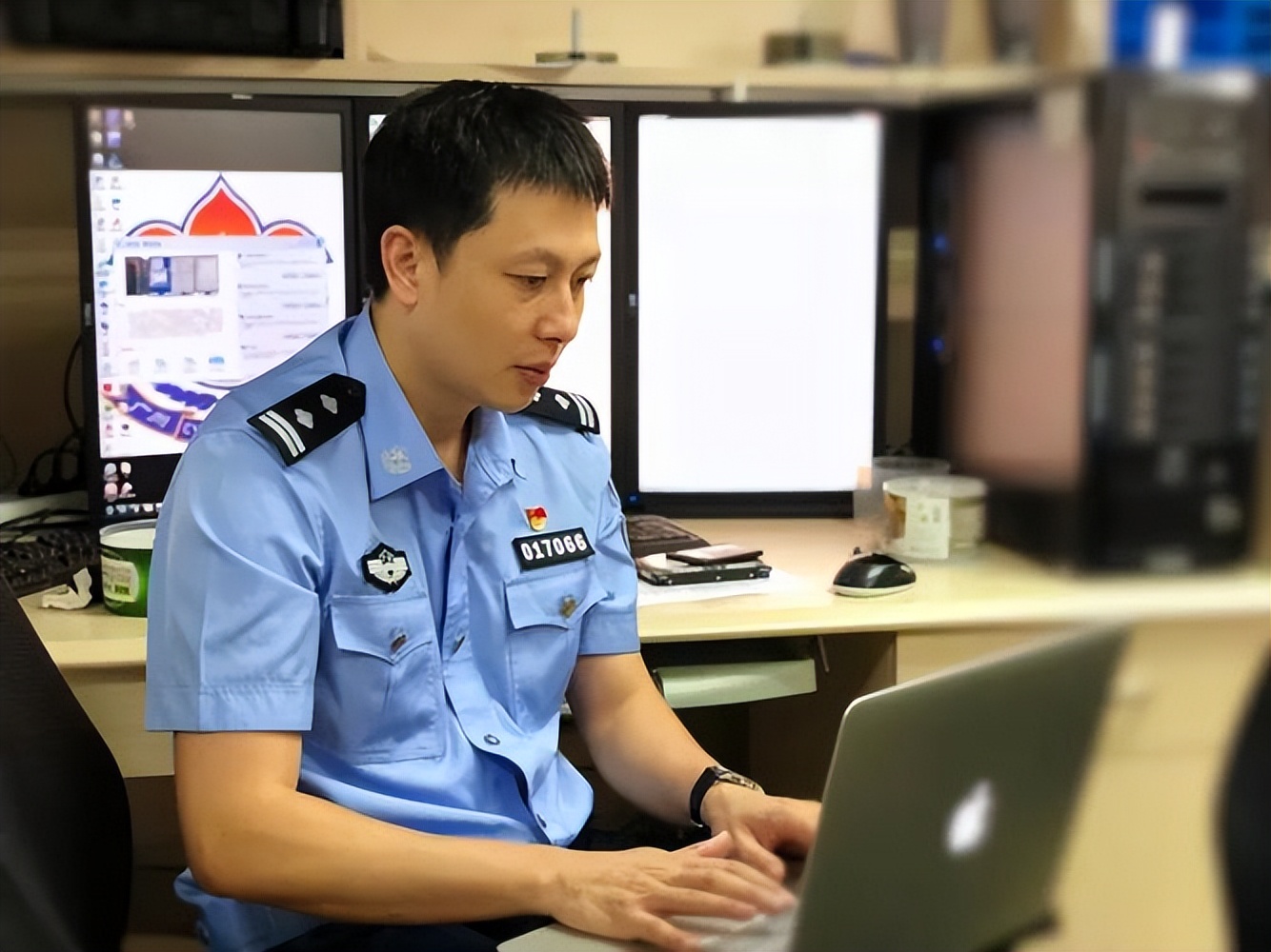 当了警察才明白,行政编和事业编警察区别很大,学生们选择要谨慎