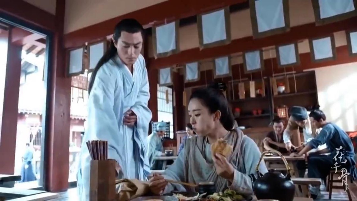 花千骨剧组很穷吗,花千骨为什么假吃包子