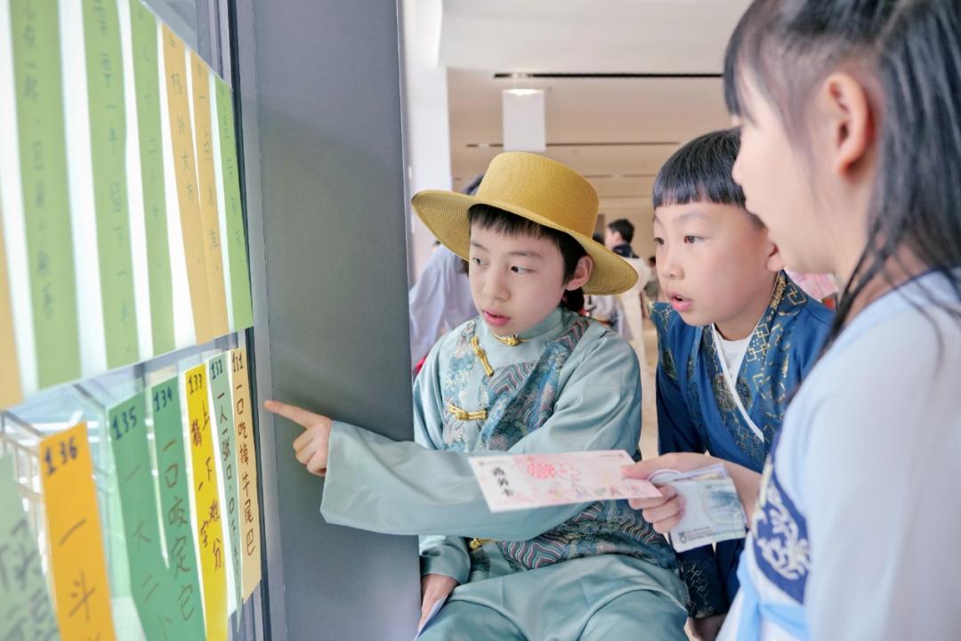 卷不动的现在，拿什么面对未来？这位校长说，给了孩子这三种知识就不用怕