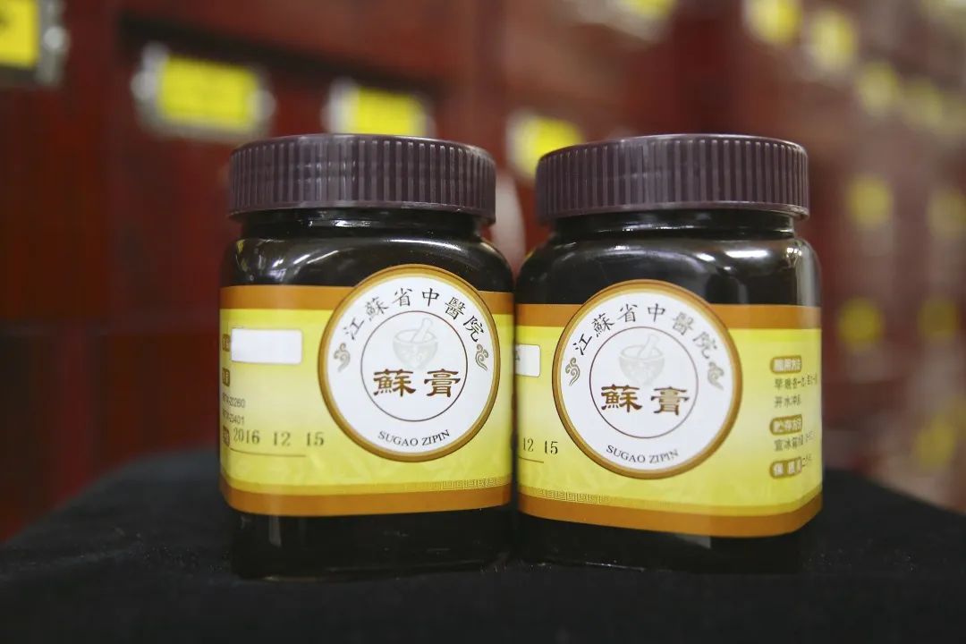 中医专家现场开展中医义诊服务,河南百位中医专家义诊