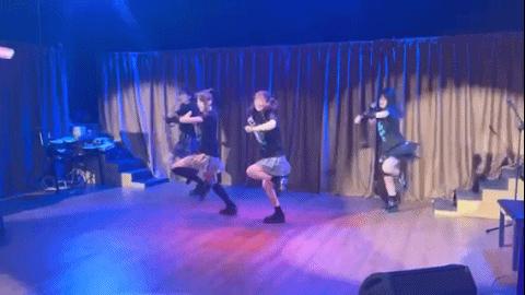 月薪不过万的北京打工人，周末偷偷做「偶像」赚钱