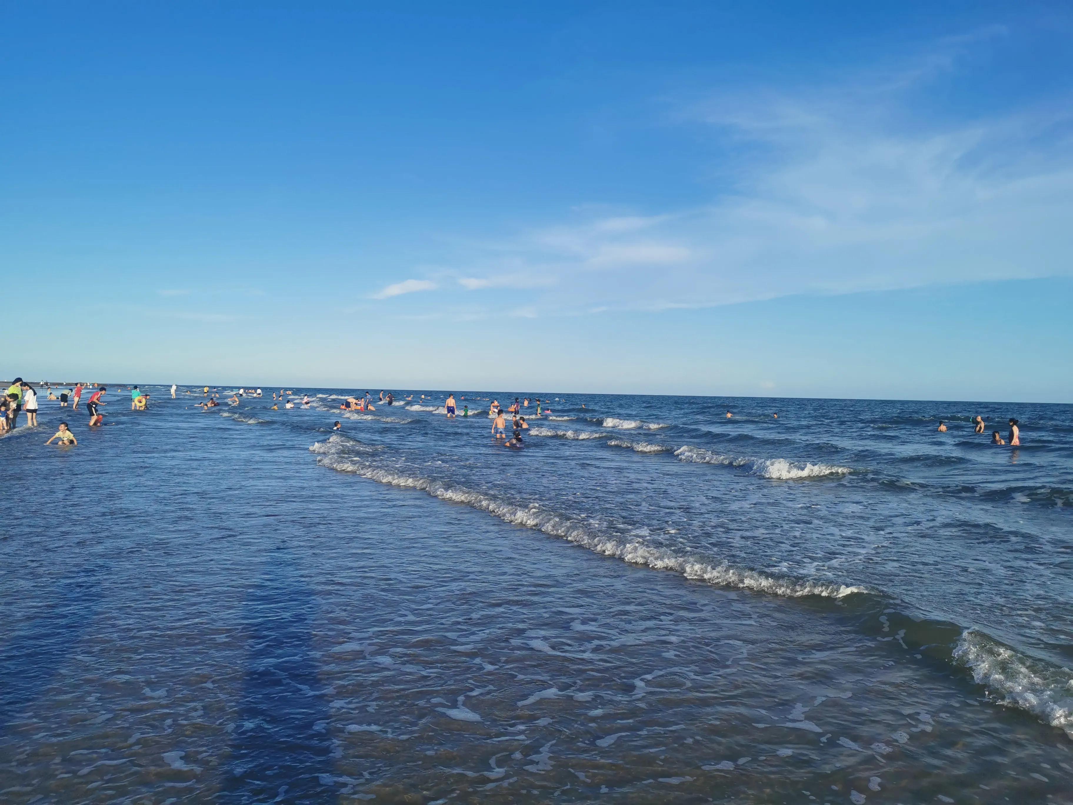 女儿第一次来大姨妈妈妈好紧张,女儿第一次来大姨妈父母该怎么办