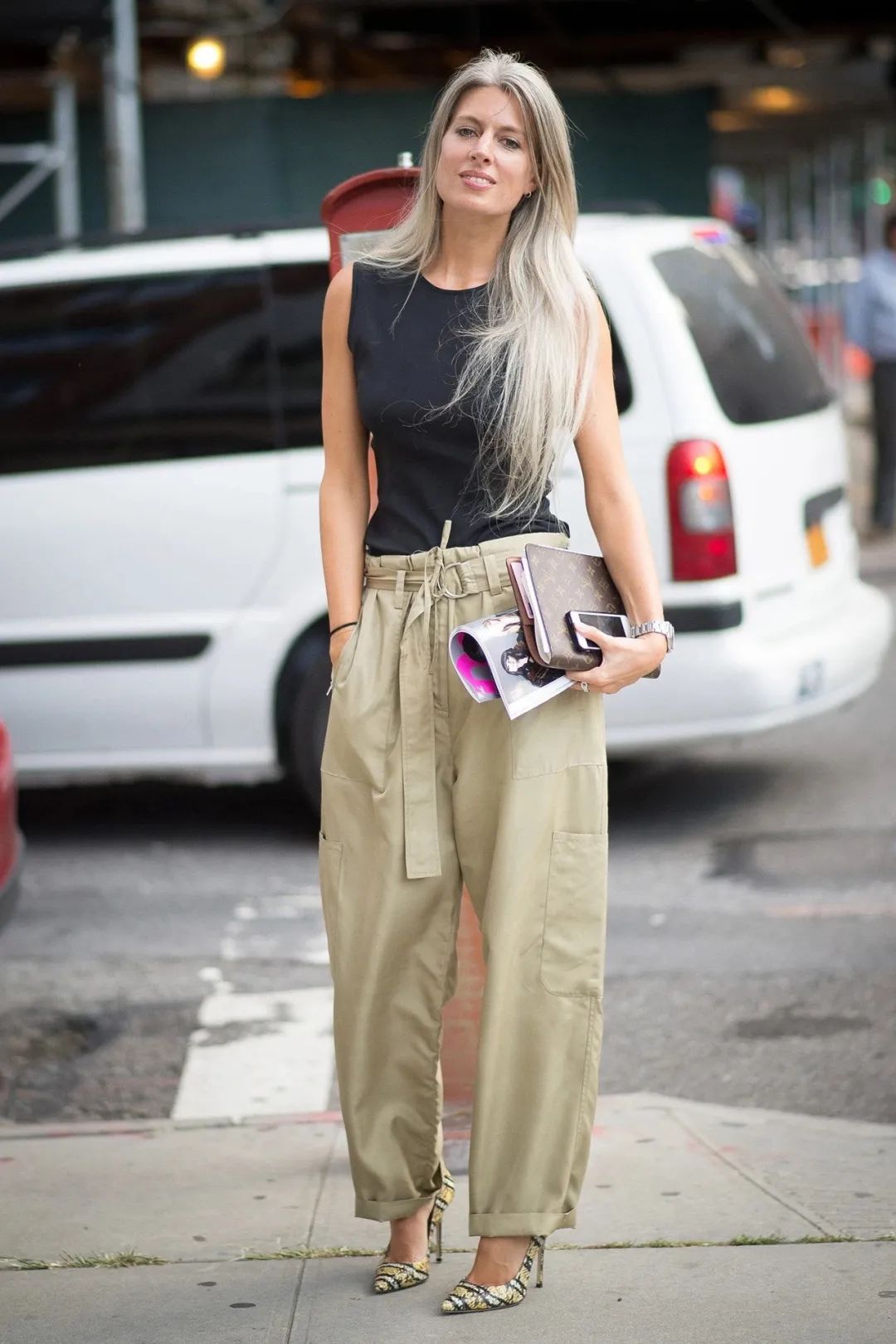 简约背心是一件百搭单品,哪种款式的背心比较经典百搭呢