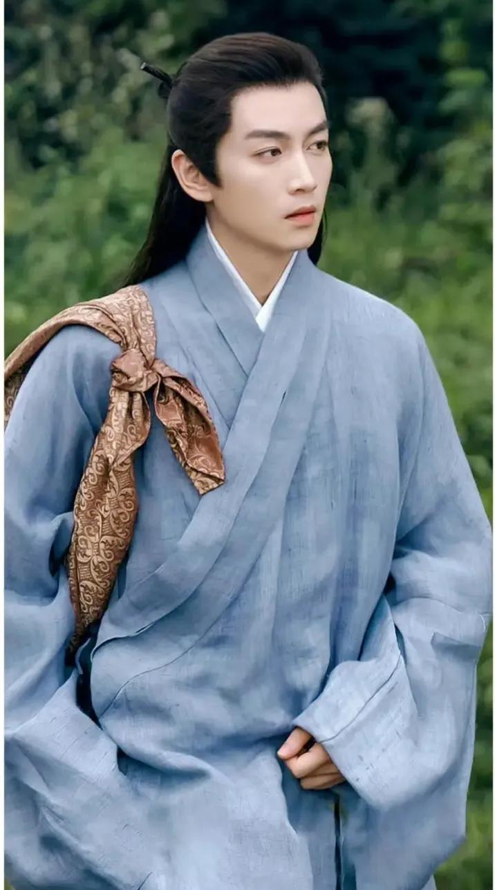 明明很帅自己却觉得很丑,明明很帅却打扮很丑