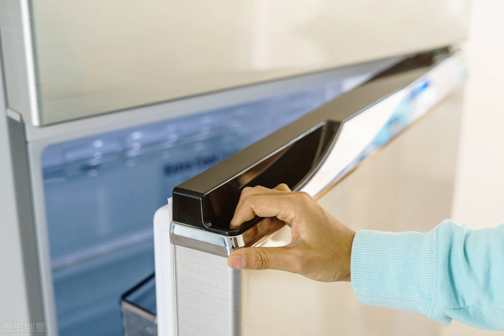 冰箱胶边上的霉斑怎么去除,去除冰箱霉斑的小妙招视频