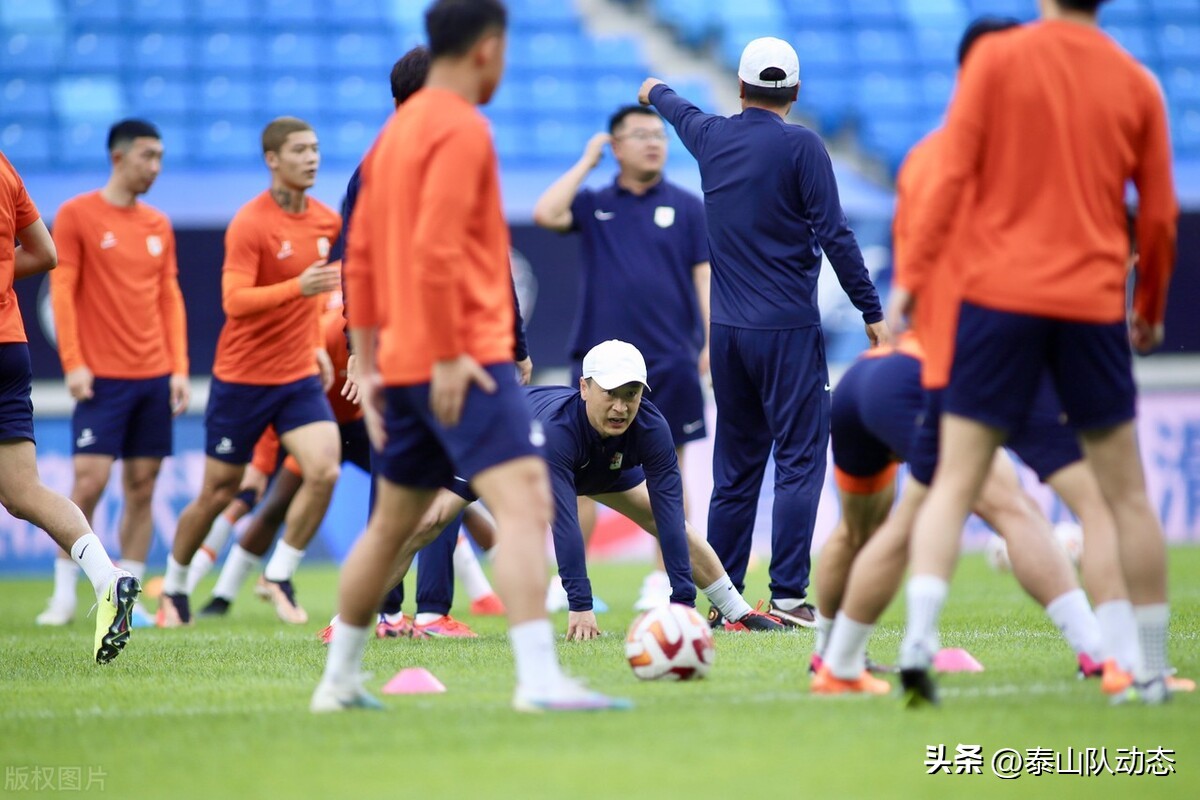 泰山队青岛谢场视频,山东泰山青岛青春足球场