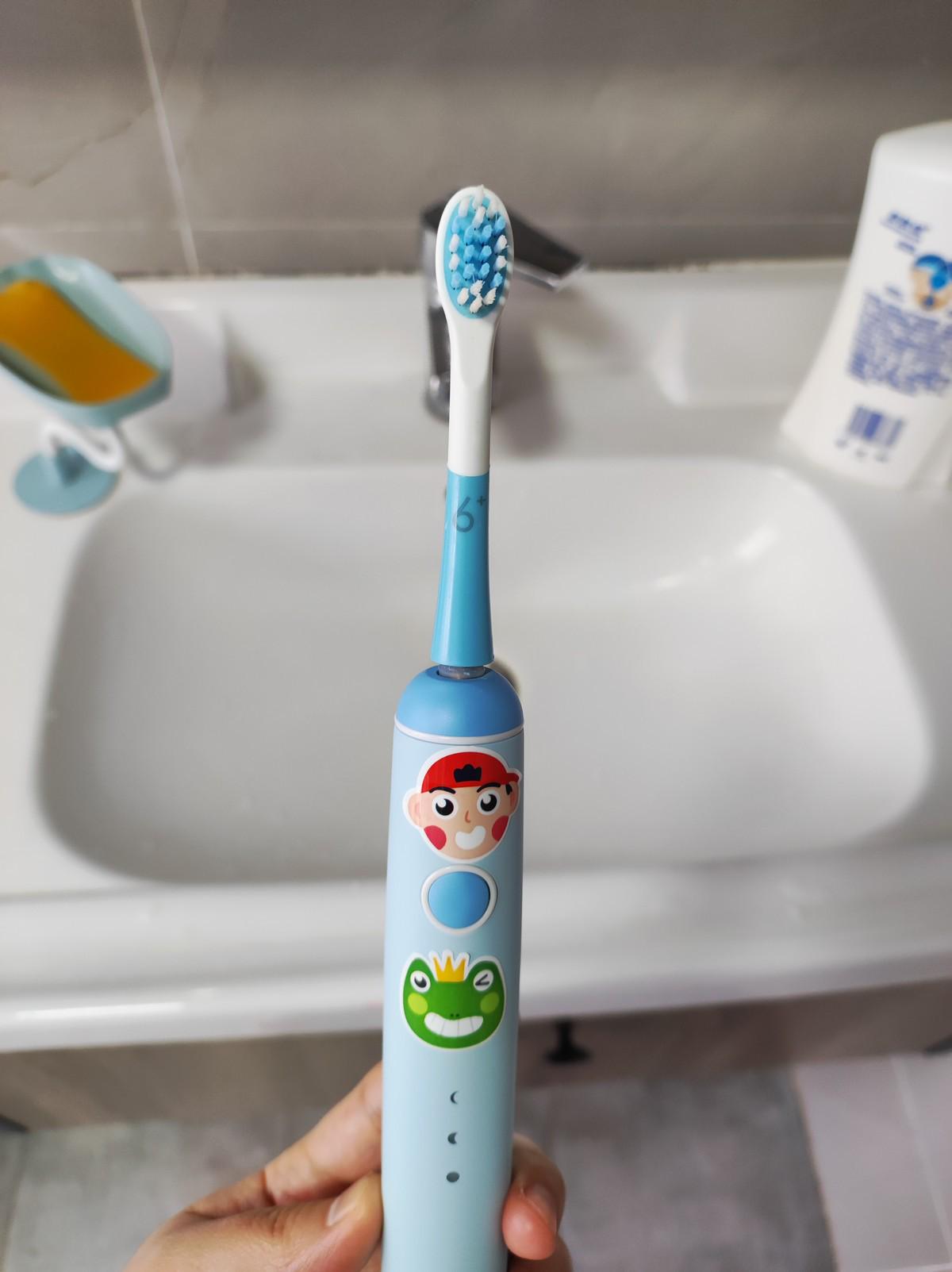 孩子满嘴小黑牙的原因,5岁小孩有小黑牙需要治疗吗