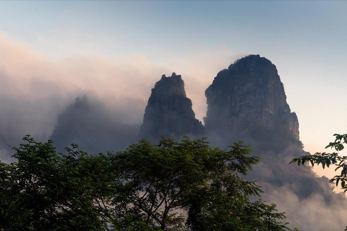李商隐的夜雨寄北表达什么,唐诗三百首夜雨寄北李商隐