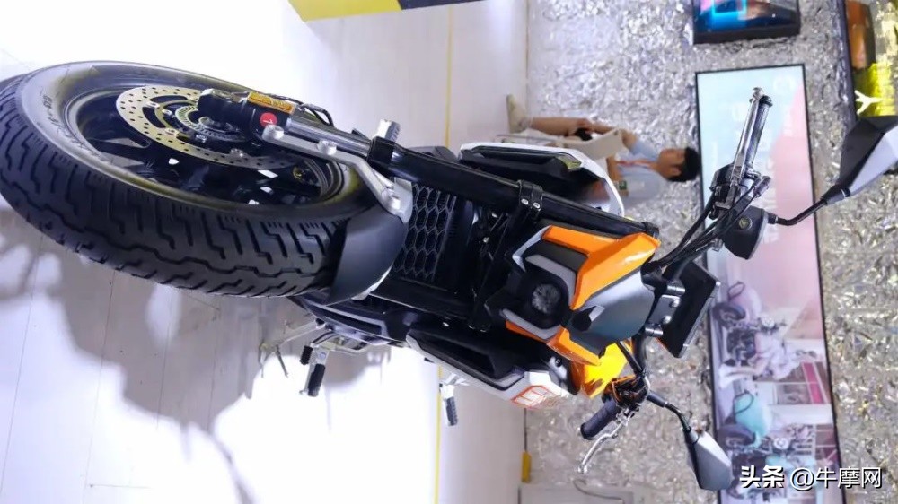 四缸仿赛双缸街车首亮相这届摩博会银钢有看头