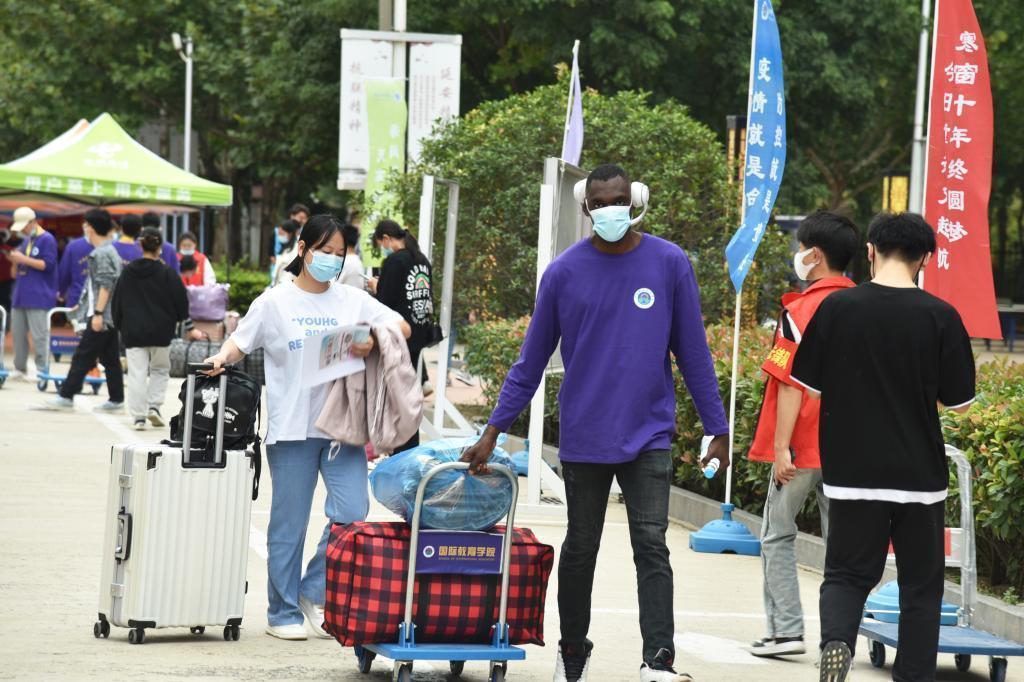 河南职业技术学院喜迎2022级新生