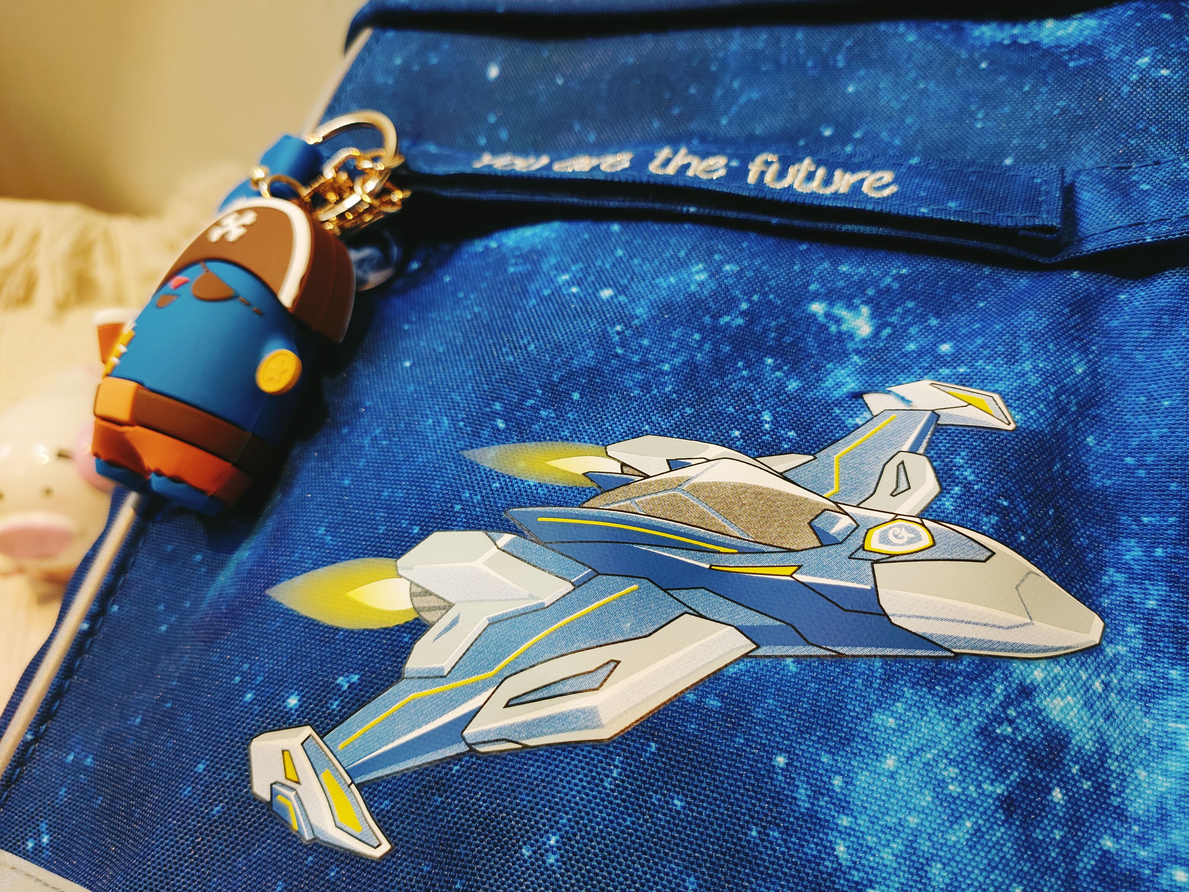 既轻便又实用的小学生书包,学生单肩书包推荐简单