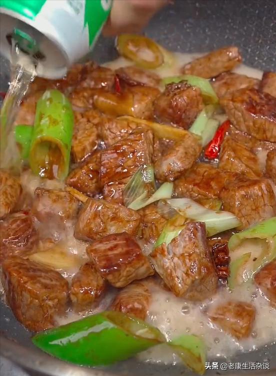 萝卜炖牛肉怎么做才软烂,萝卜炖牛肉软烂无比的秘诀