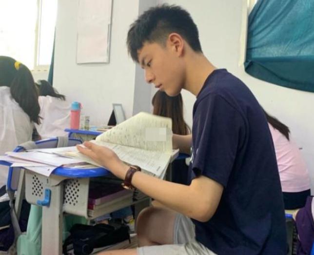 男孩身高猛涨期三个阶段怎样增高,男孩长高的黄金期一定要把握住